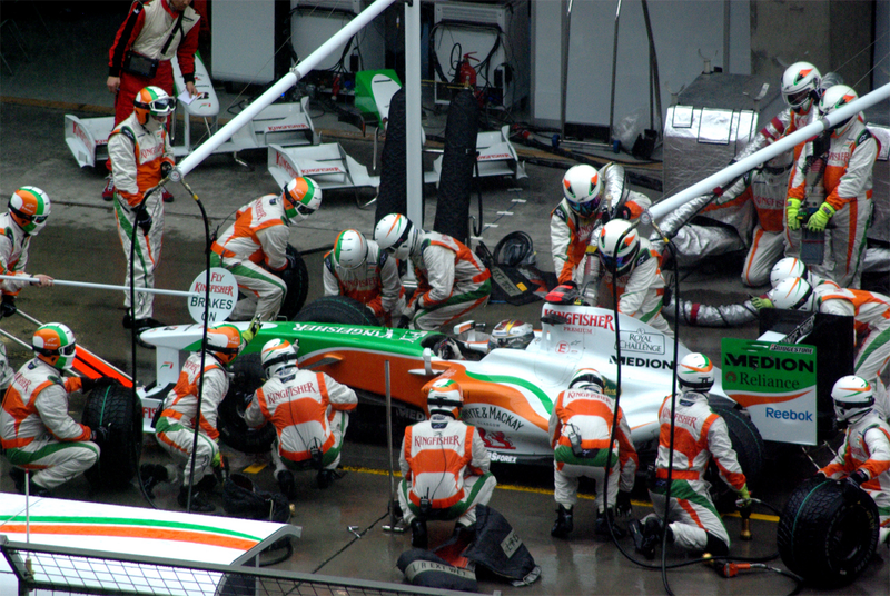 Illustration for article titled 2009 Chinese Grand Prix Gets Wet, Real Wet